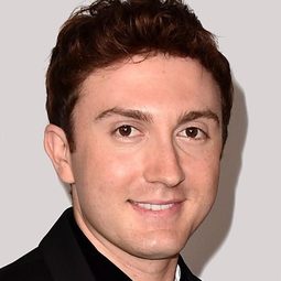 達力·沙巴拉 - 異星戰場：強卡特戰記演員 飾演Edgar Rice Burroughs