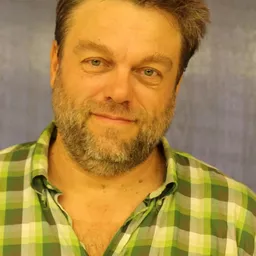 索林·托芬 飾演 Kurdish