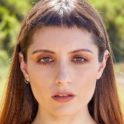 Tatu Glikman 飾演 Greta