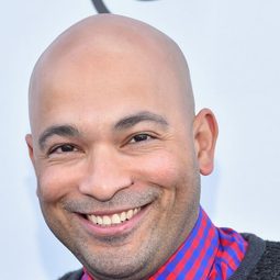 麥斯米利亞諾·赫南德斯 - 雷神奇俠演員 飾演Agent Sitwell