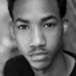 Shaquille Ali-Yebuah 飾演 Marc