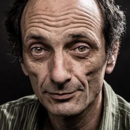 蓋布瑞·史帕修 - 少年詩人的心疤演員 飾演Zed