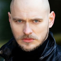 Marko Leht 飾演 Lieutenant Zygmunt Horniak