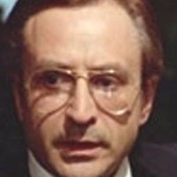 Daniele Dublino 飾演 Priest