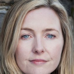 Dorothy Duffy 飾演 Méabh