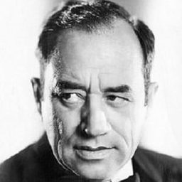 Stanley Fields 飾演 Sgt. Walker