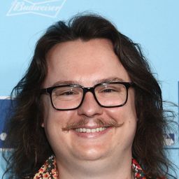 卡拉杜克 飾演 Trey