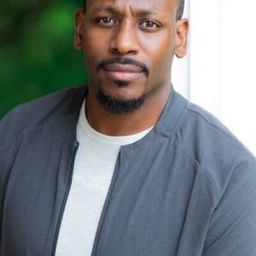 Jonathan Evans 飾演 Jonathan