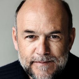 Christoph Tomanek 飾演 Portier