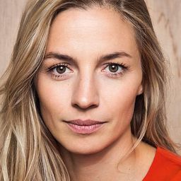 Annika Blendl 飾演 Madlene