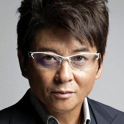 哀川翔  - ニンゲン合格演員 飾演Kasaki