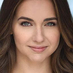 Nicole Balsam 飾演 Alyssa