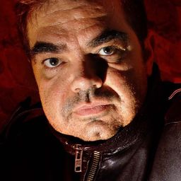 札維耶·瓊 飾演 Self