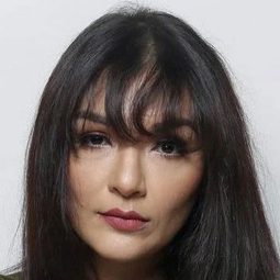 Sabrina Ali 飾演 Zati