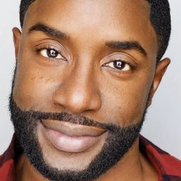 Rich Paul 飾演 Lewis