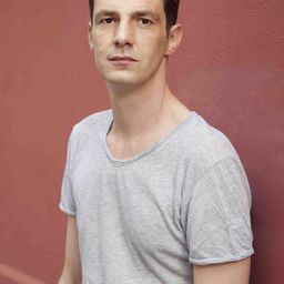 Frédéric Moulin 飾演 Bruno