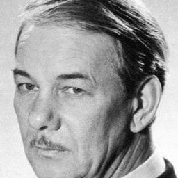 Yuri Kayurov 飾演 Nikolay Sergeyevich