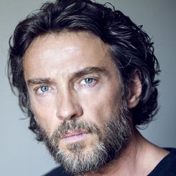 亞力希歐·波尼 - 機密邂逅演員 飾演Sergente Cerato