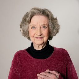 Meta Velander 飾演 Grandmother Vera