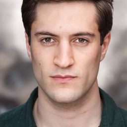 阿蒂·弗魯尚 飾演 Majid