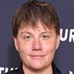 愛弗·梅納德 飾演 Regular Helen