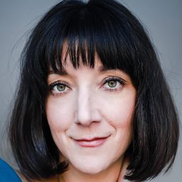 Inka Malovic 飾演 Hostess