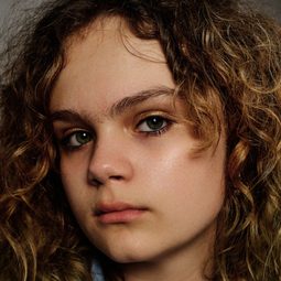 Zelda Samson - 錯愛的教育演員 飾演Dalva Keller