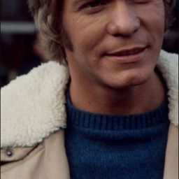 Christopher Stone 飾演 R. William 'Bill' Neill