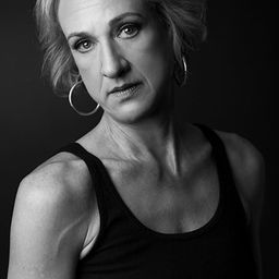 Hannah Lowther - Oscar Pistorius: Blade Runner Killer演員 飾演Agetha van der Molen