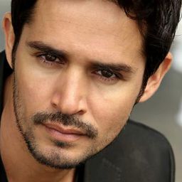 Luis Jose Lopez 飾演 Tico