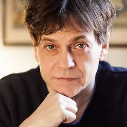 羅伯托·德弗朗切斯科 飾演 