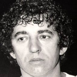 Claudio Carafoli 飾演 Prete