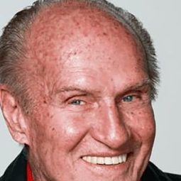 Roger Cudney - 聖劍屠魔 3演員 飾演Inaros