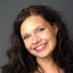 Anni-Kristiina Juuso 飾演 Julija