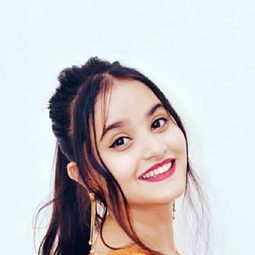 麗亞·舒克拉 飾演 Apeksha Sahay