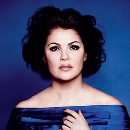 安娜‧涅特列布科 飾演 Aida