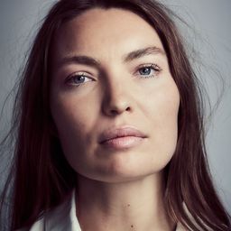 Cristina Chiriac 飾演 Giovanni