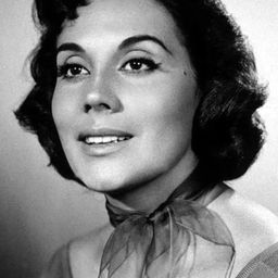 Rita Macedo 飾演 Andara