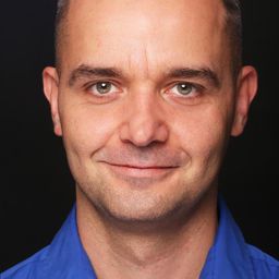 帕維爾·科斯利克 飾演 Max's Foster Father