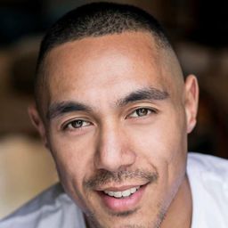 Sonny Tupu 飾演 Andrew Ainofo