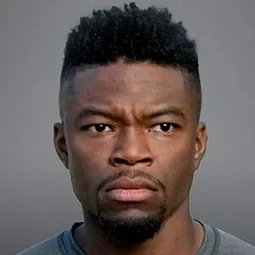 卡拉布·卡斯帝耶 - 橄欖球傳奇演員 飾演Tony Nathan