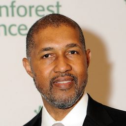 狄翁·葛拉罕 飾演 Dr. Turner