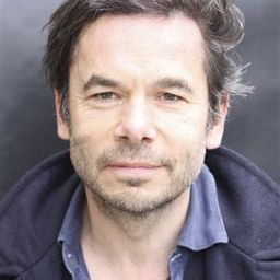 Loïc Houdré 飾演 Lund (voice)