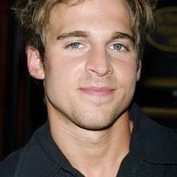 Daniel Letterle 飾演 Vlad Baumann