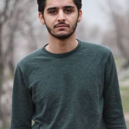 Baset Rezaei 飾演 Younes