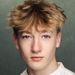 奧利佛·塞特斯卓姆 - 午夜幫演員 飾演Tom