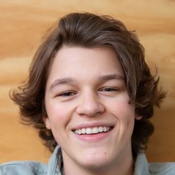 Arnaud Vachon 飾演 Henry