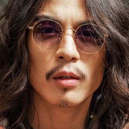 梅克·邁可瓦坦那 飾演 Doc