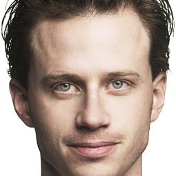 Sid Phoenix 飾演 Richie