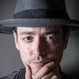 胡戈朱拉查克查克拉邦瑟 - 死後人人愛演員 飾演Vodka